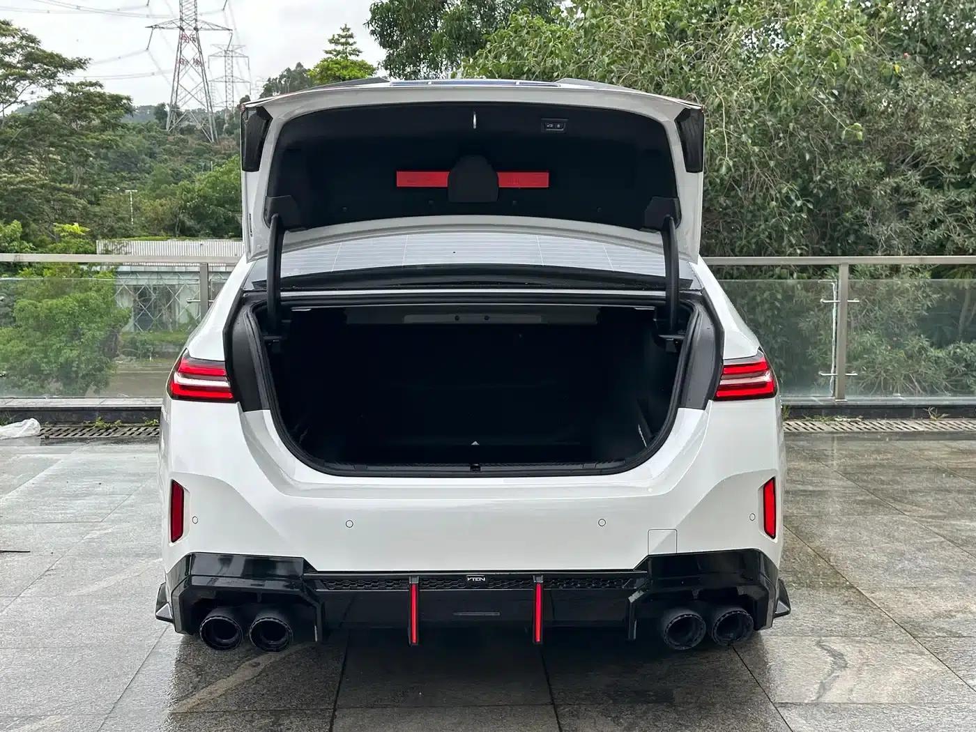 2025 BMW 5 Series 530Li Luxury M Sport Package — миниатюра 15