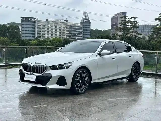 2025 BMW 5 Series 530Li Luxury M Sport Package
