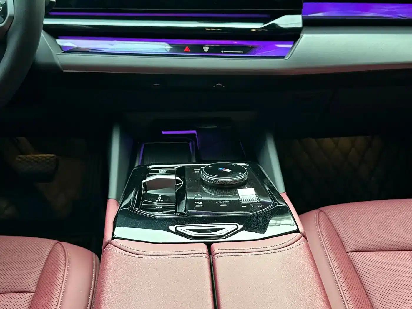 2024 BMW 5 Series 525Li M Sport Package — миниатюра 12