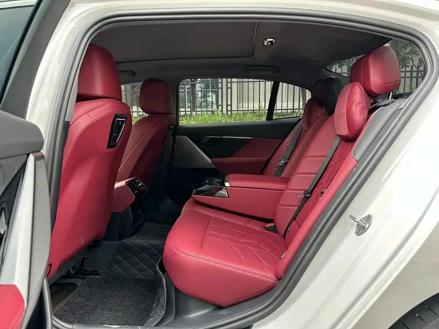 2024 BMW 5 Series 525Li M Sport Package — миниатюра 14