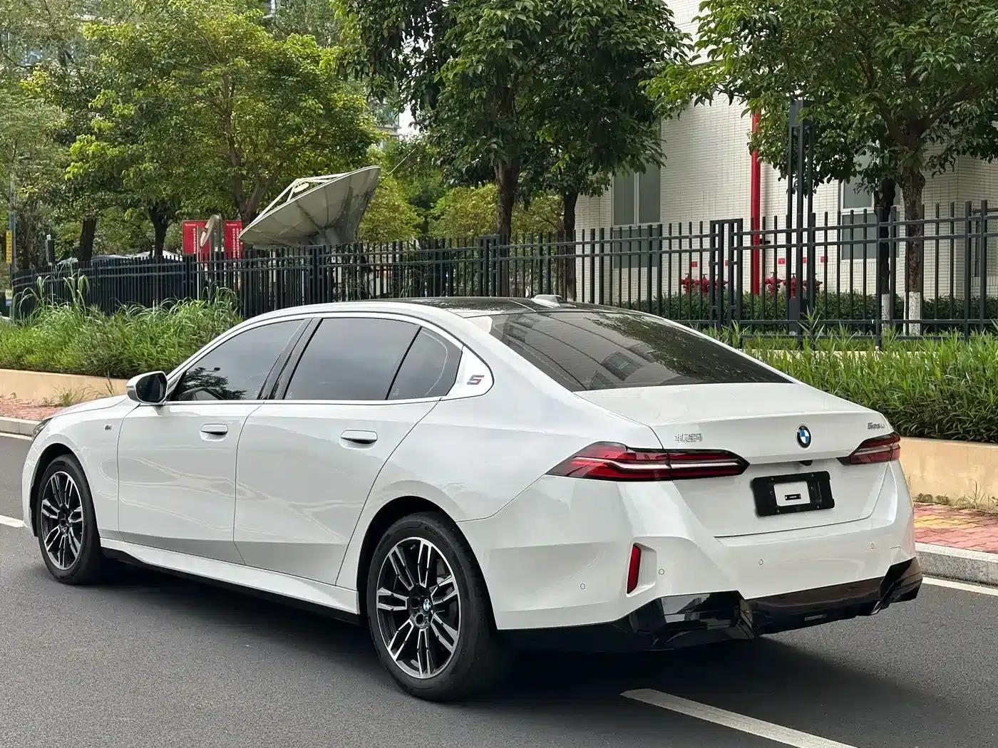 2024 BMW 5 Series 525Li M Sport Package — миниатюра 6