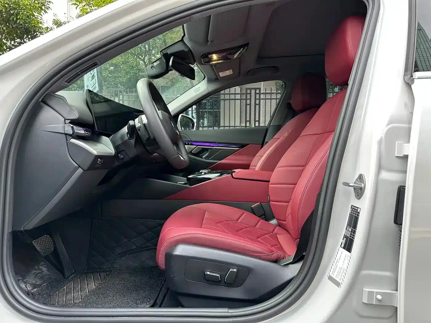 2024 BMW 5 Series 525Li M Sport Package — миниатюра 9