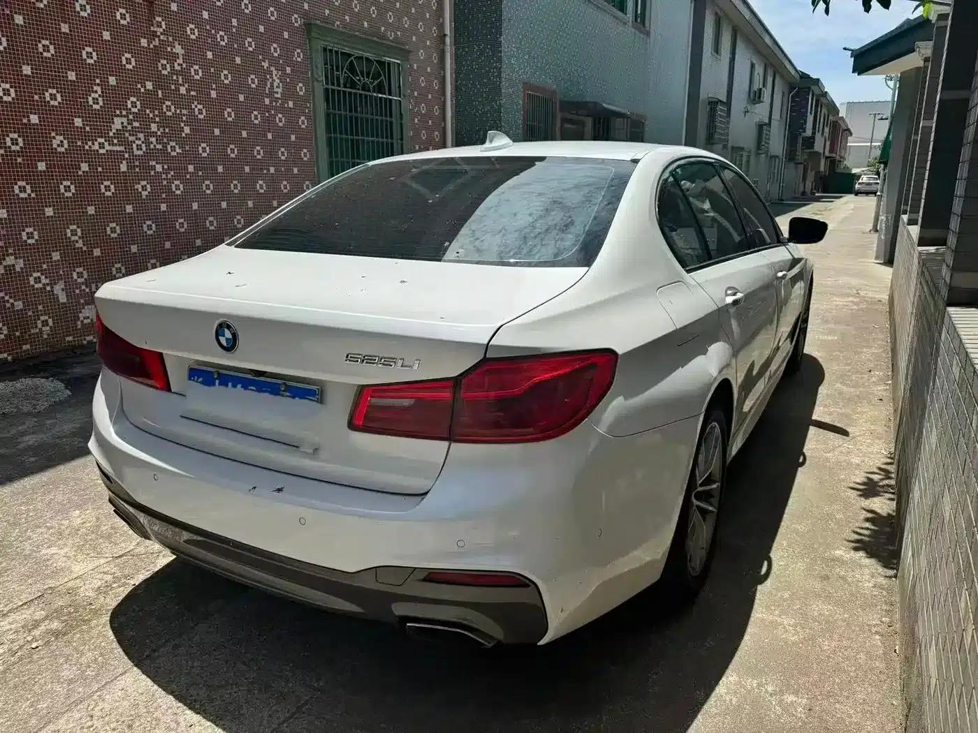 2018 BMW 5 Series 525Li M Sport Package — миниатюра 7