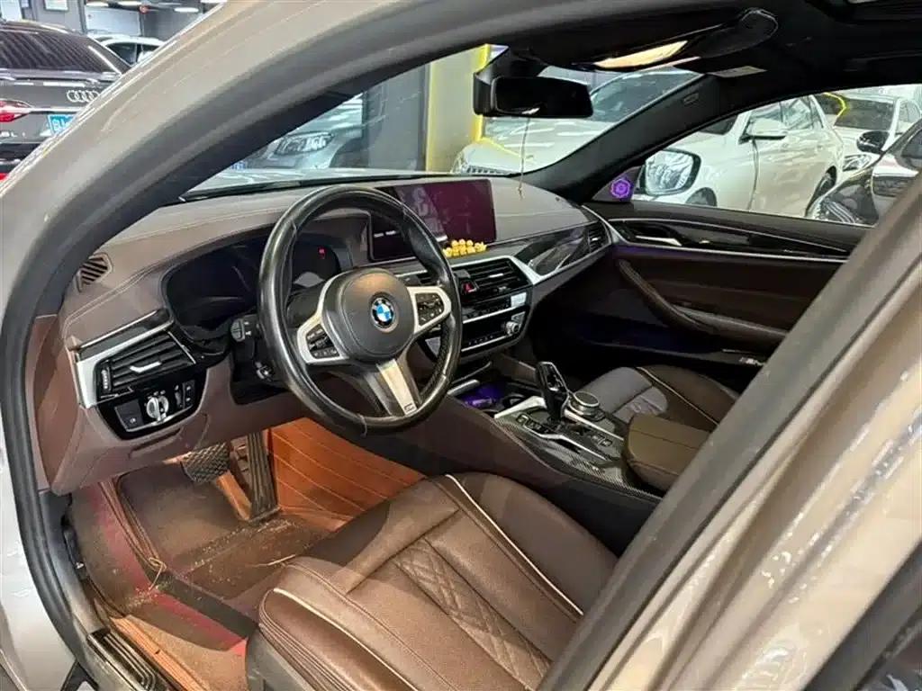2021 BMW 5 Series 525Li M Sport Package — миниатюра 4