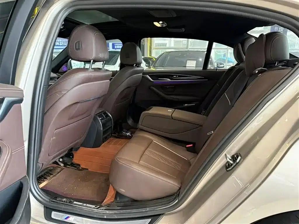 2021 BMW 5 Series 525Li M Sport Package — миниатюра 6