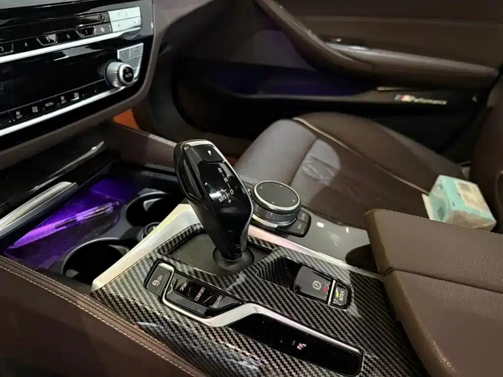 2021 BMW 5 Series 525Li M Sport Package — миниатюра 8