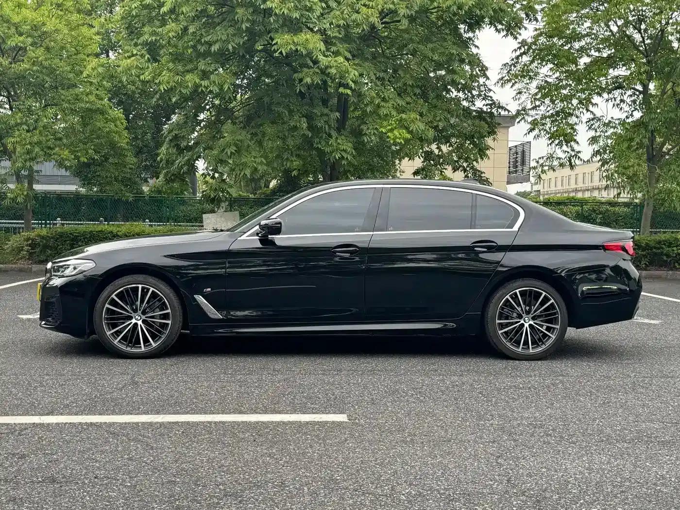 2023 BMW 5 Series 530Li Leading Edition M Sport Package — миниатюра 2