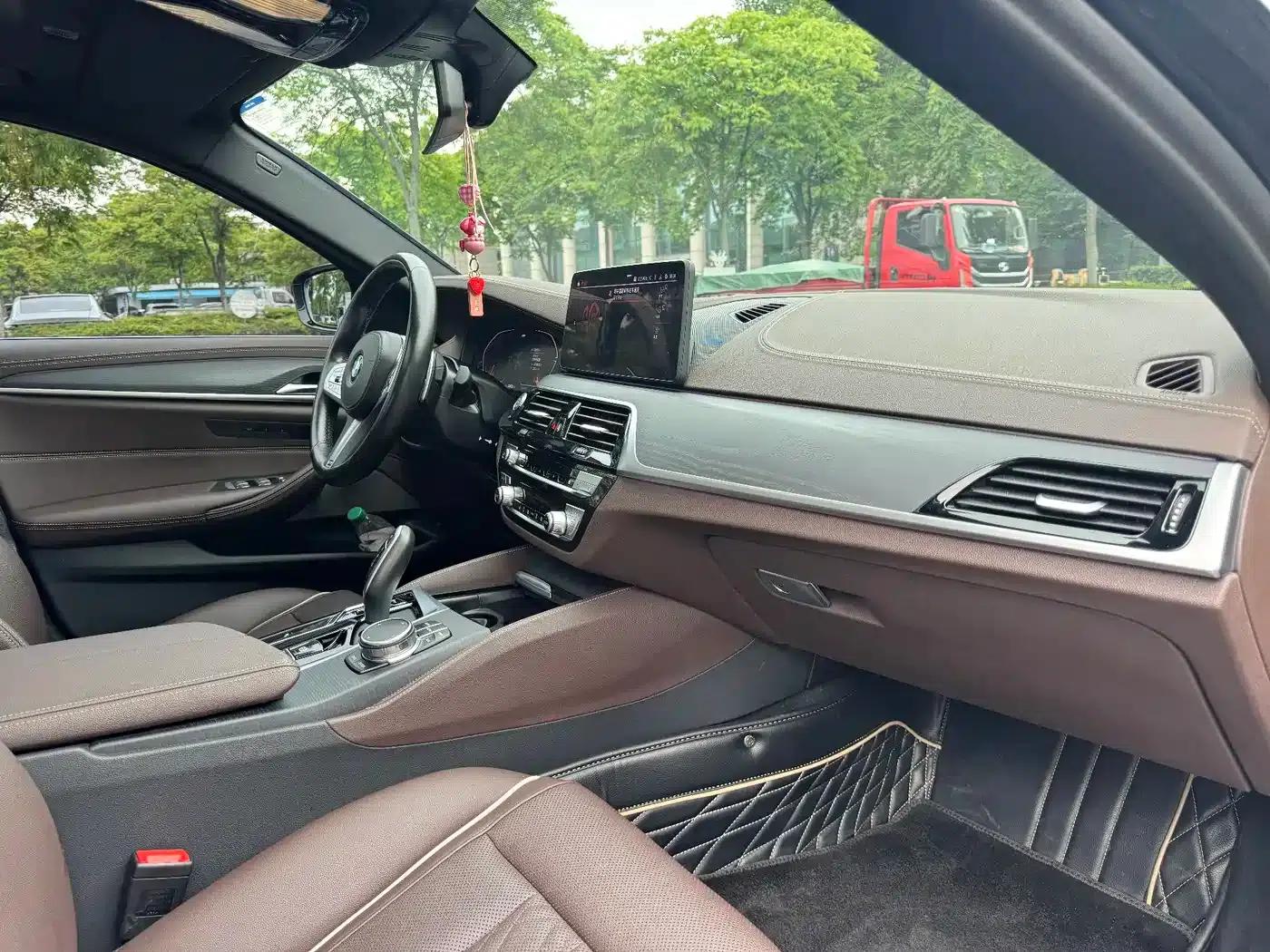2023 BMW 5 Series 530Li Leading Edition M Sport Package — миниатюра 7