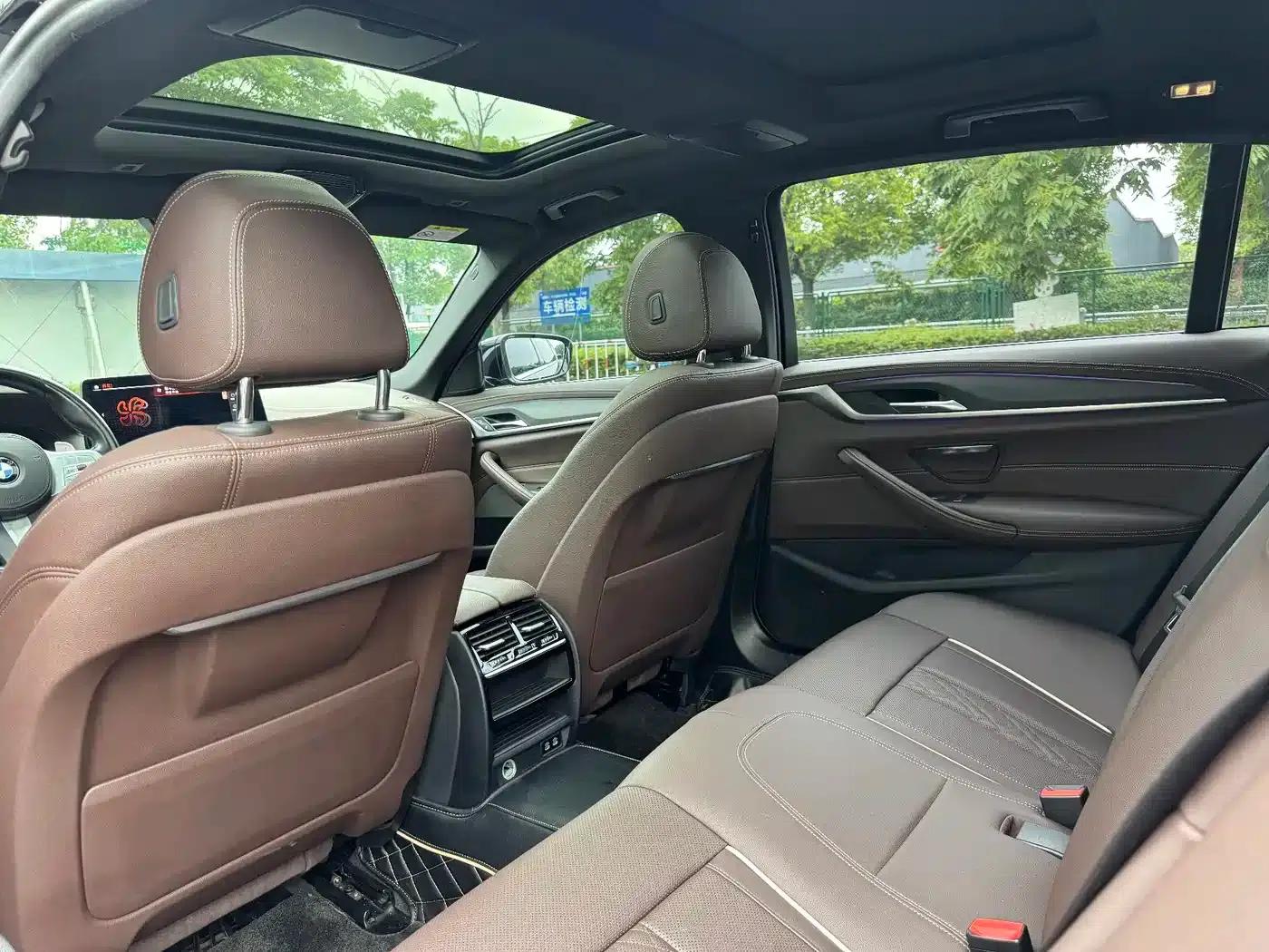 2023 BMW 5 Series 530Li Leading Edition M Sport Package — миниатюра 9