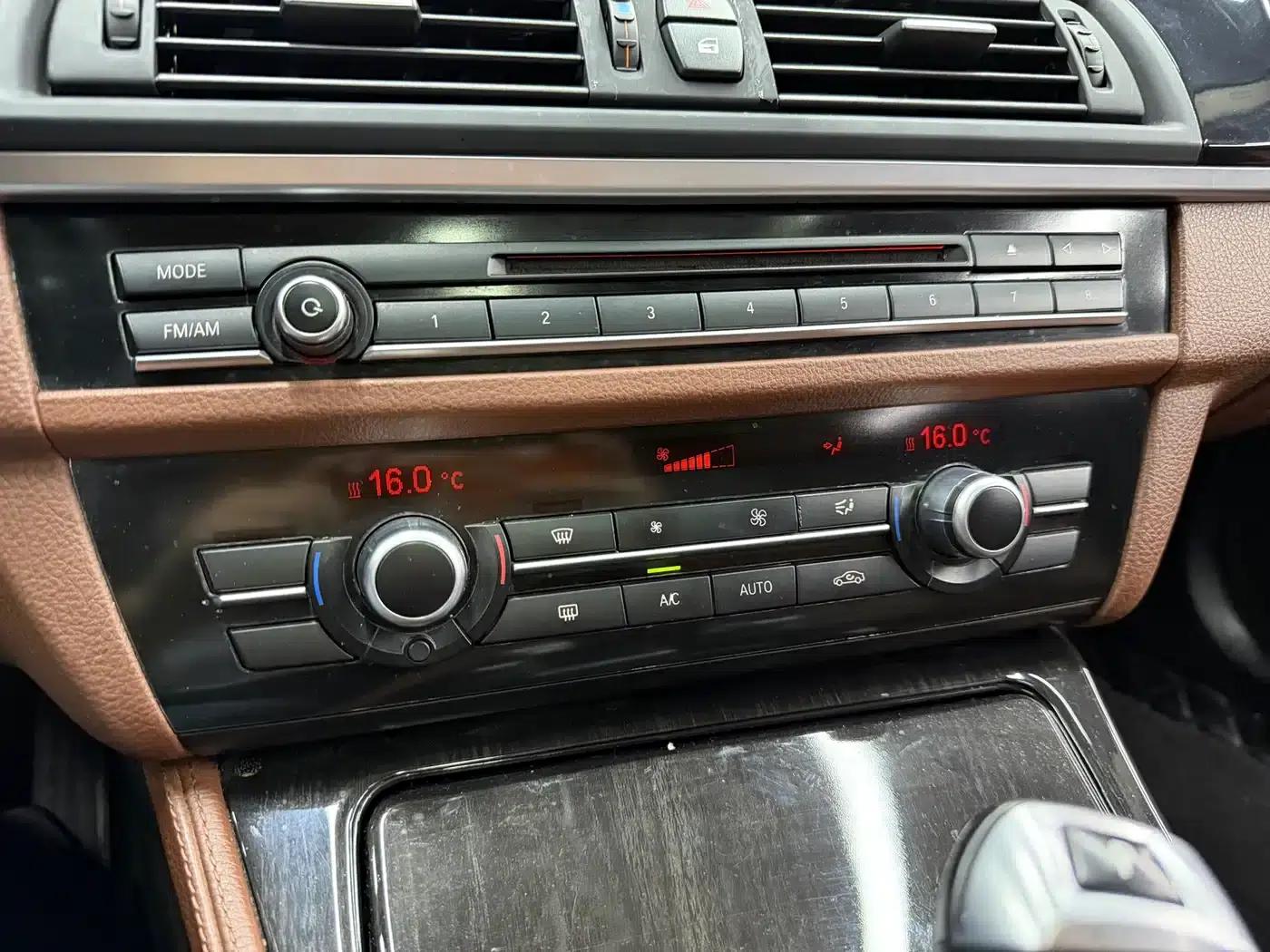 2014 BMW 5 Series 520Li Elegant Edition — миниатюра 16