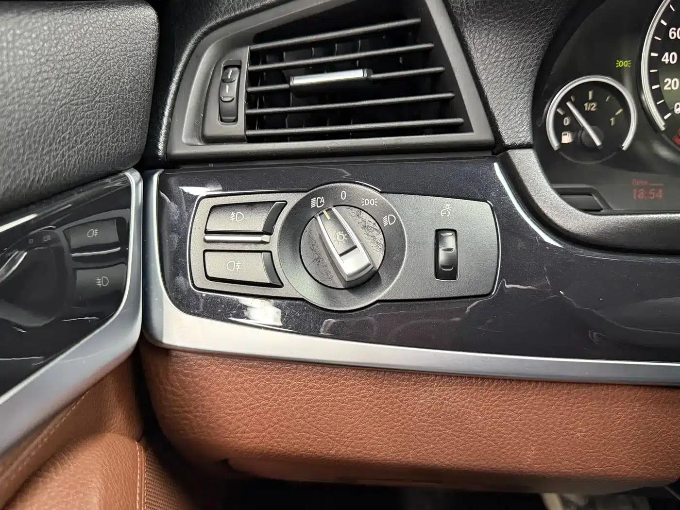 2014 BMW 5 Series 520Li Elegant Edition — миниатюра 18