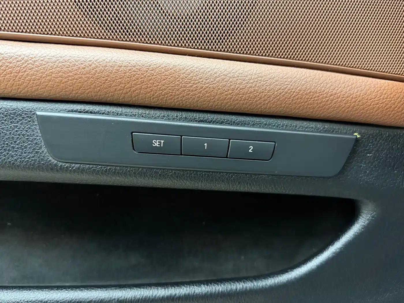 2014 BMW 5 Series 520Li Elegant Edition — миниатюра 19
