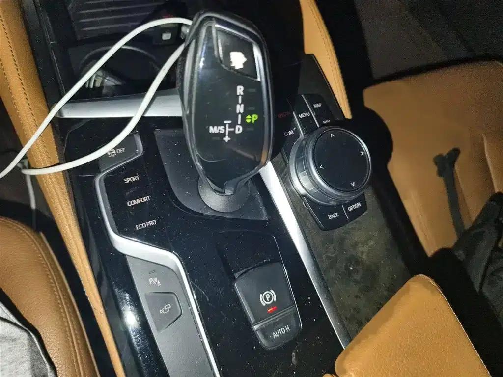 2018 BMW 5 Series 530Li Luxury M Sport Package — миниатюра 7