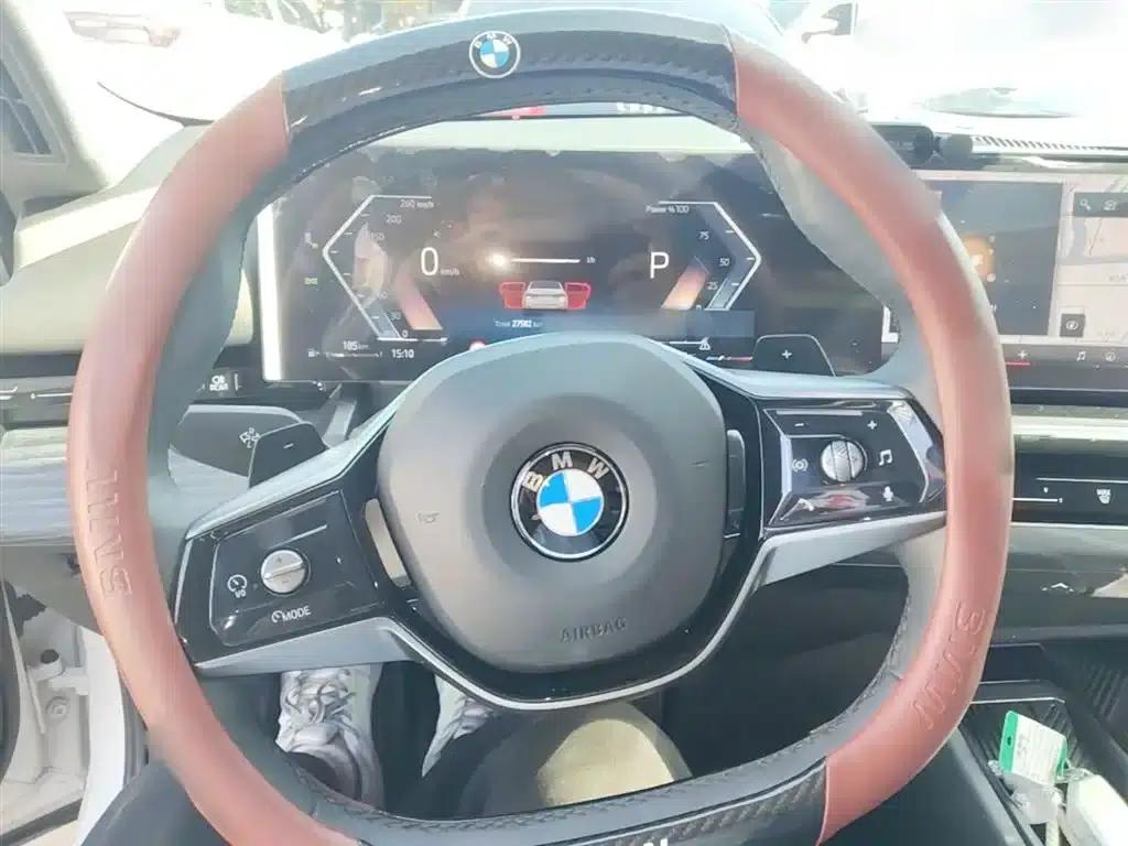 2024 BMW 5 Series 525Li Luxury Package — миниатюра 11