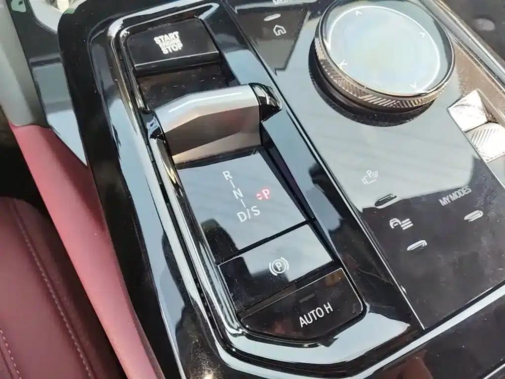 2024 BMW 5 Series 525Li Luxury Package — миниатюра 14