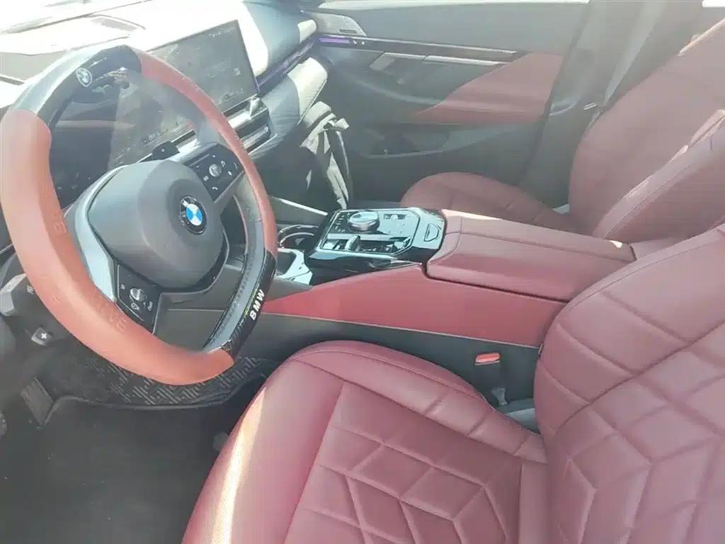 2024 BMW 5 Series 525Li Luxury Package — миниатюра 15