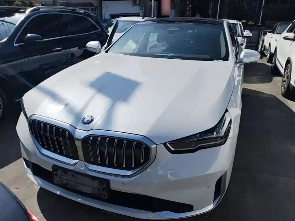 2024 BMW 5 Series 525Li Luxury Package — миниатюра 3