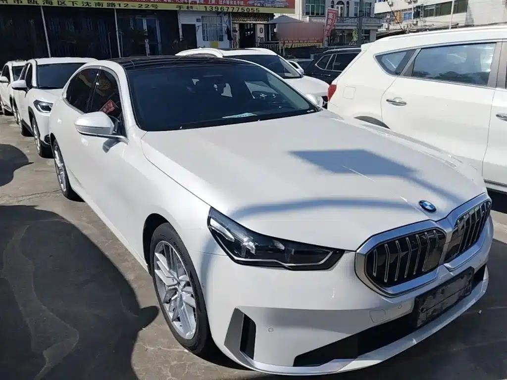 2024 BMW 5 Series 525Li Luxury Package — миниатюра 4