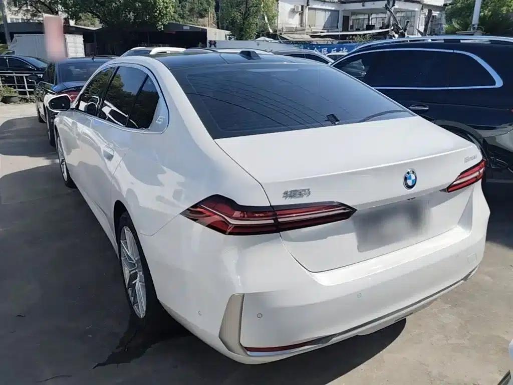 2024 BMW 5 Series 525Li Luxury Package — миниатюра 5