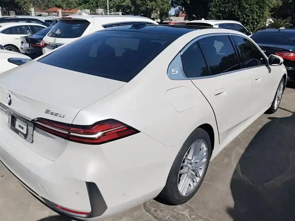 2024 BMW 5 Series 525Li Luxury Package — миниатюра 7