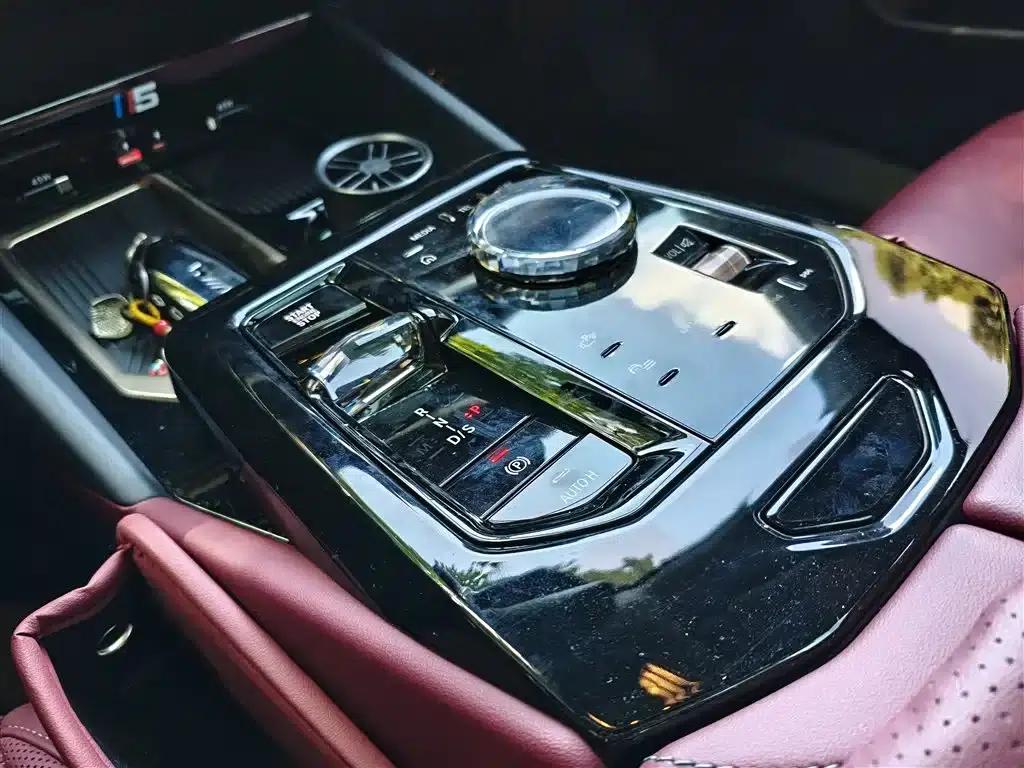 2025 BMW 5 Series 530Li Luxury M Sport Package — миниатюра 14