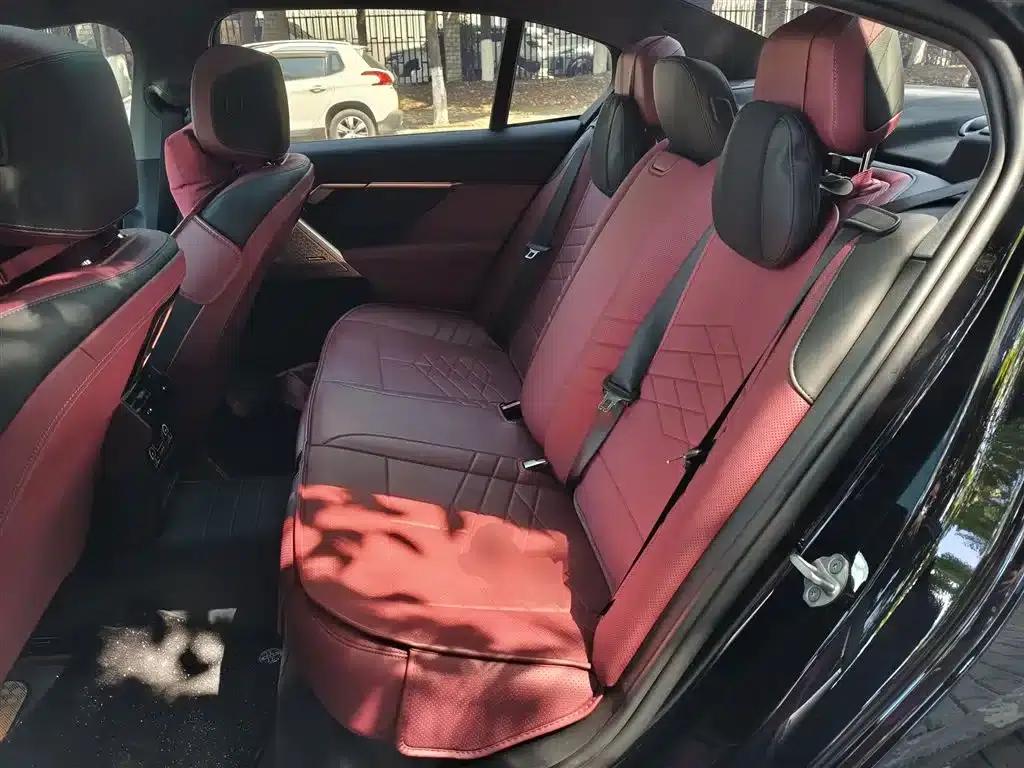 2025 BMW 5 Series 530Li Luxury M Sport Package — миниатюра 17