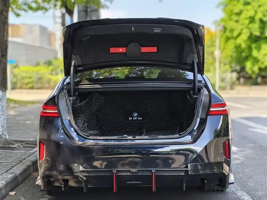 2025 BMW 5 Series 530Li Luxury M Sport Package — миниатюра 19