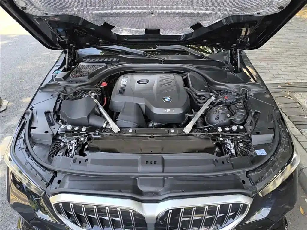 2025 BMW 5 Series 530Li Luxury M Sport Package — миниатюра 20