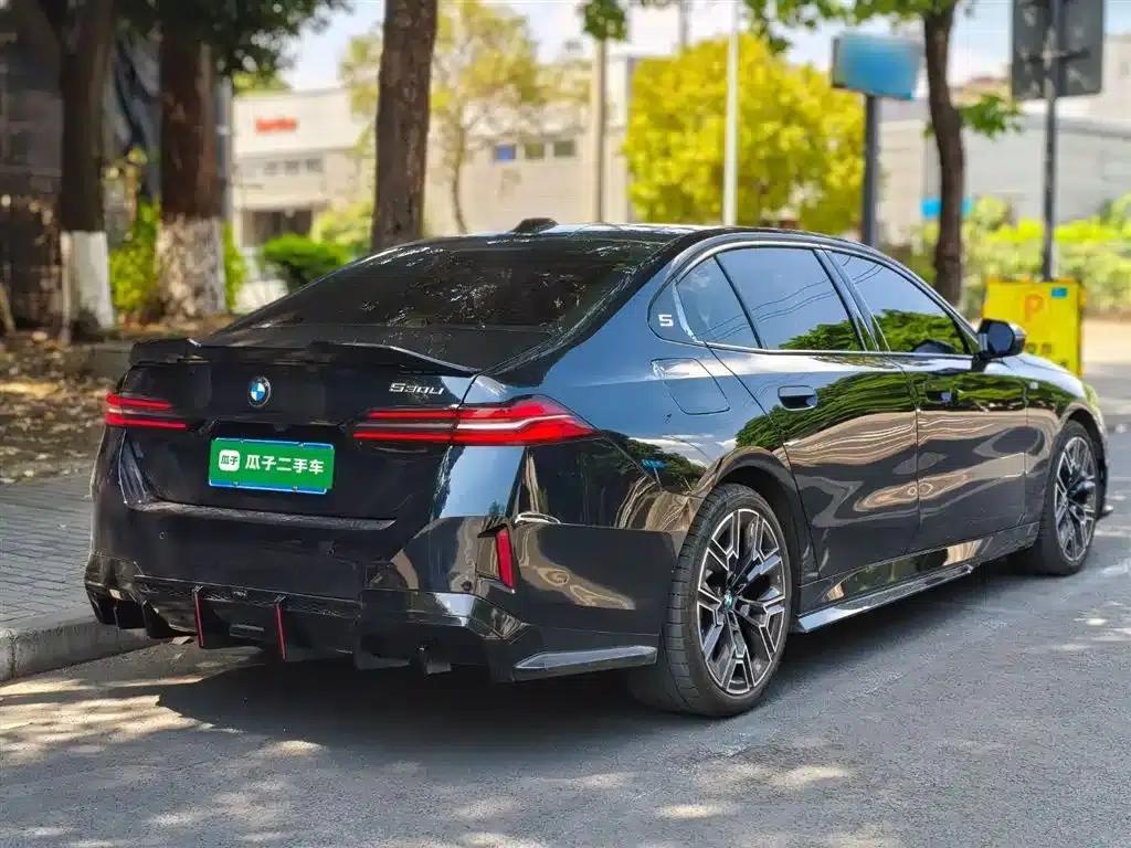 2025 BMW 5 Series 530Li Luxury M Sport Package — миниатюра 7