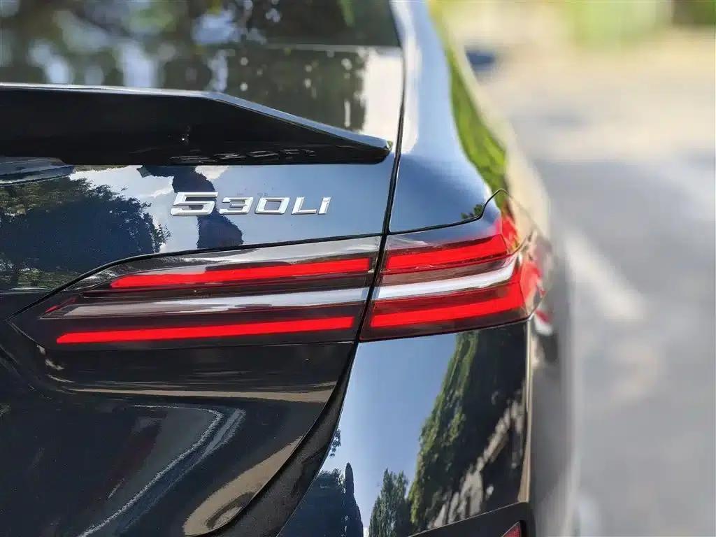 2025 BMW 5 Series 530Li Luxury M Sport Package — миниатюра 8