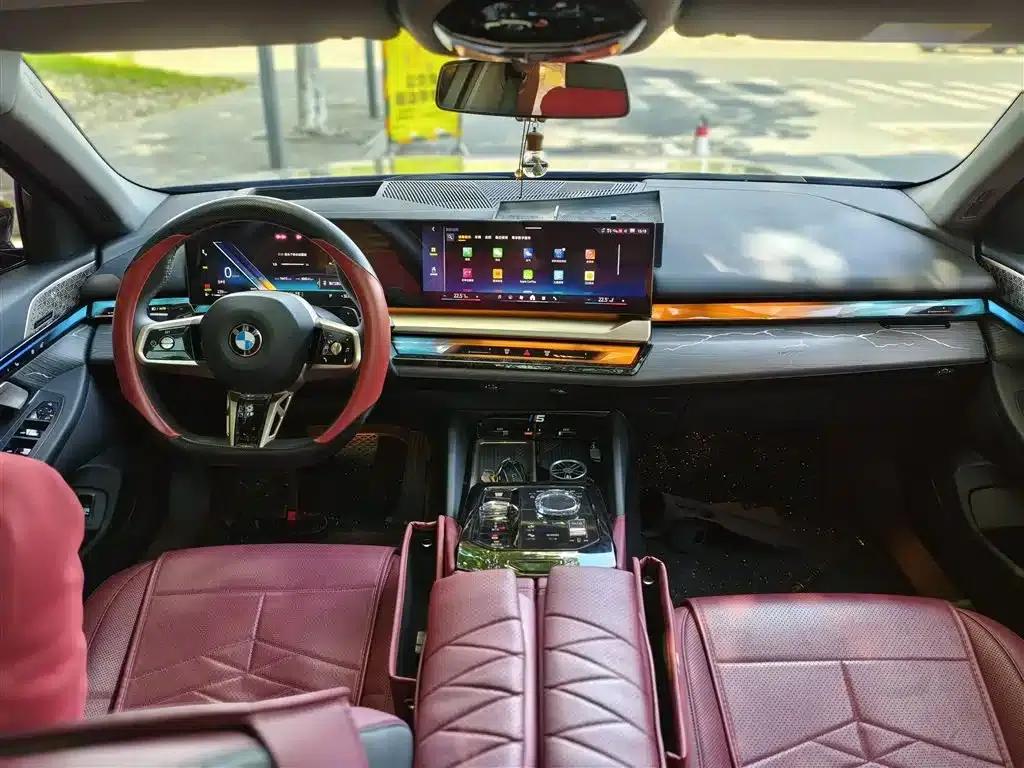 2025 BMW 5 Series 530Li Luxury M Sport Package — миниатюра 10