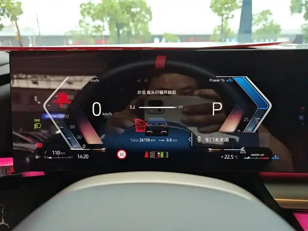 2025 BMW 5 Series 530Li Luxury M Sport Package — миниатюра 11