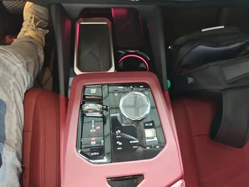 2025 BMW 5 Series 530Li Luxury M Sport Package — миниатюра 13