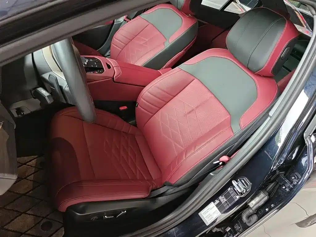 2025 BMW 5 Series 530Li Luxury M Sport Package — миниатюра 14