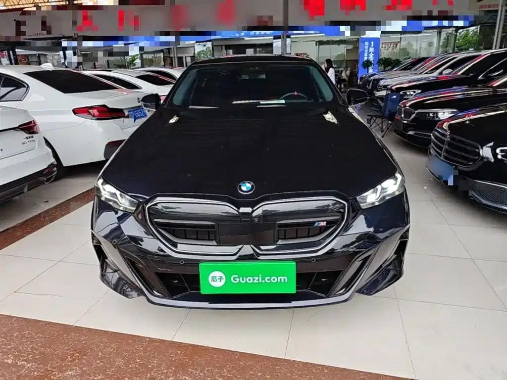 2025 BMW 5 Series 530Li Luxury M Sport Package — миниатюра 3