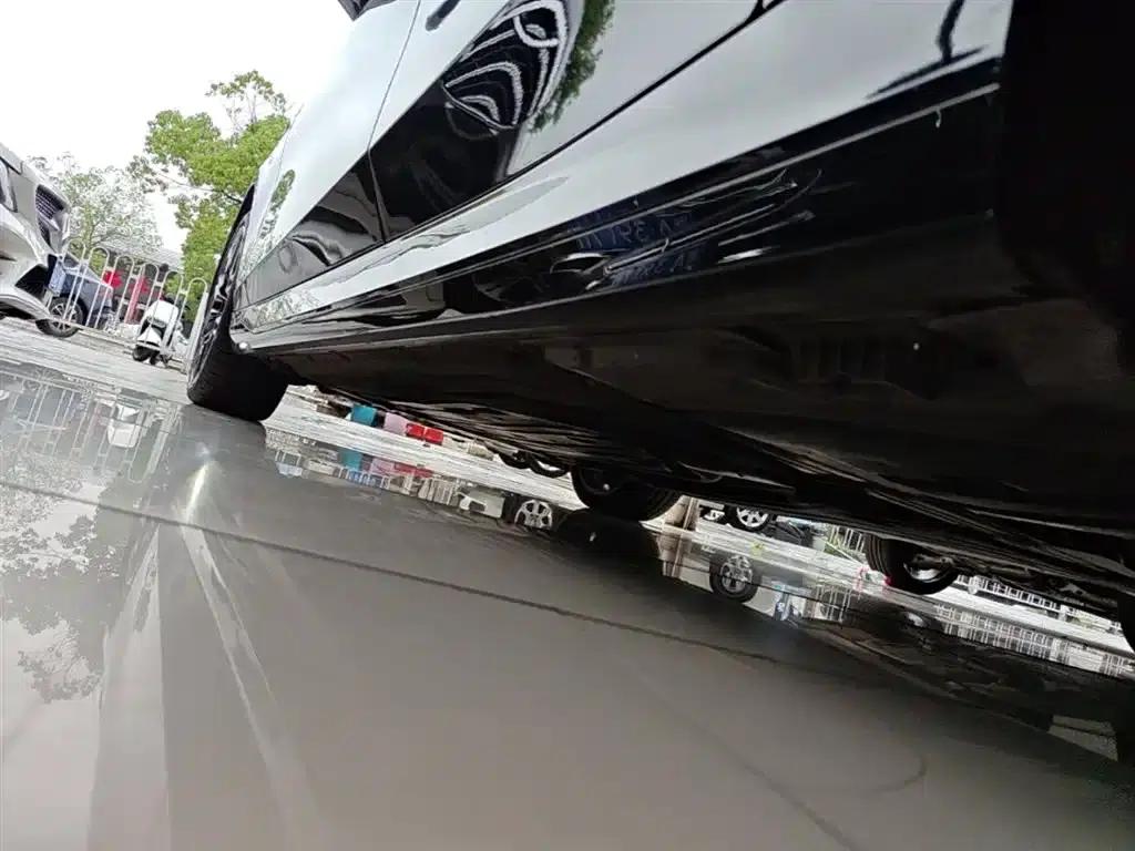 2025 BMW 5 Series 530Li Luxury M Sport Package — миниатюра 21