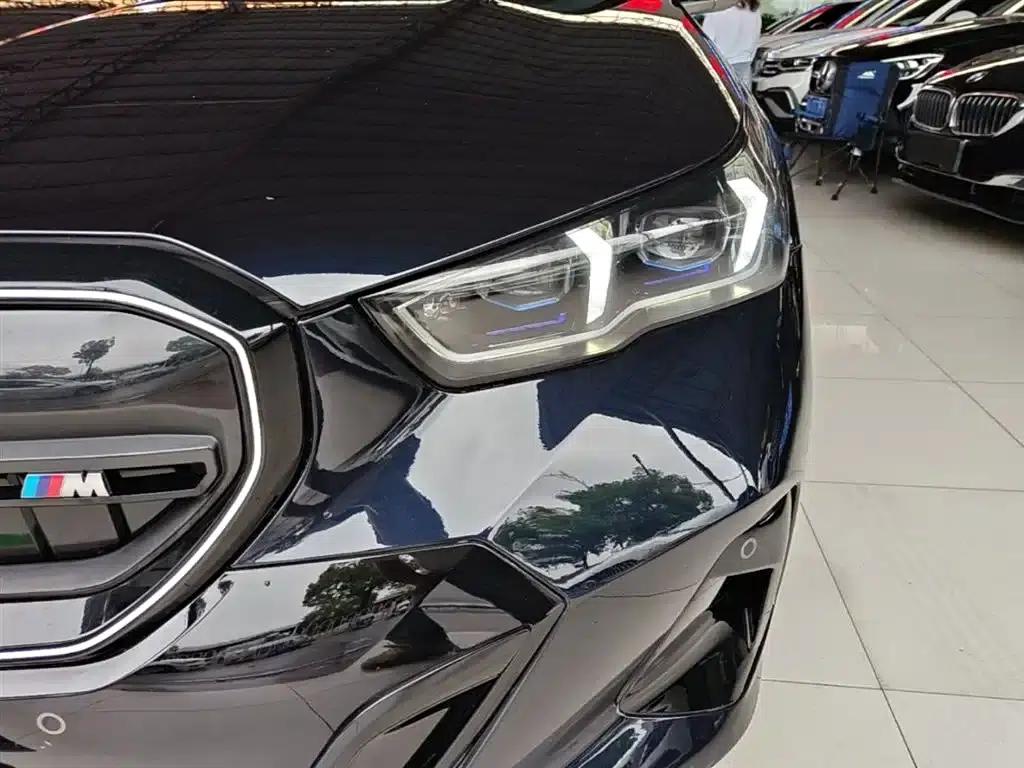 2025 BMW 5 Series 530Li Luxury M Sport Package — миниатюра 23