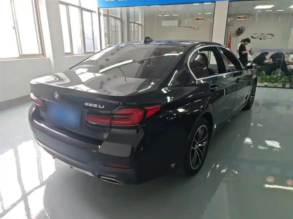 BMW 5 Series 2022 Facelift II 525Li M Sport Package — миниатюра 7