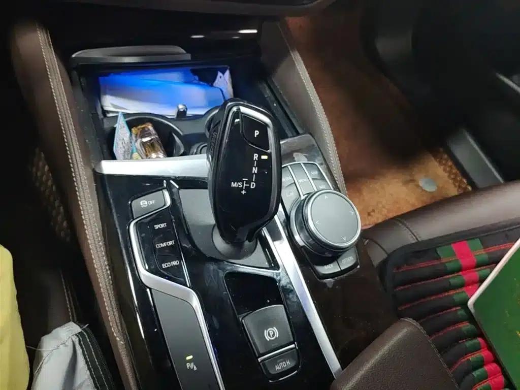 2019 BMW 5 Series 525Li Luxury Package — миниатюра 13