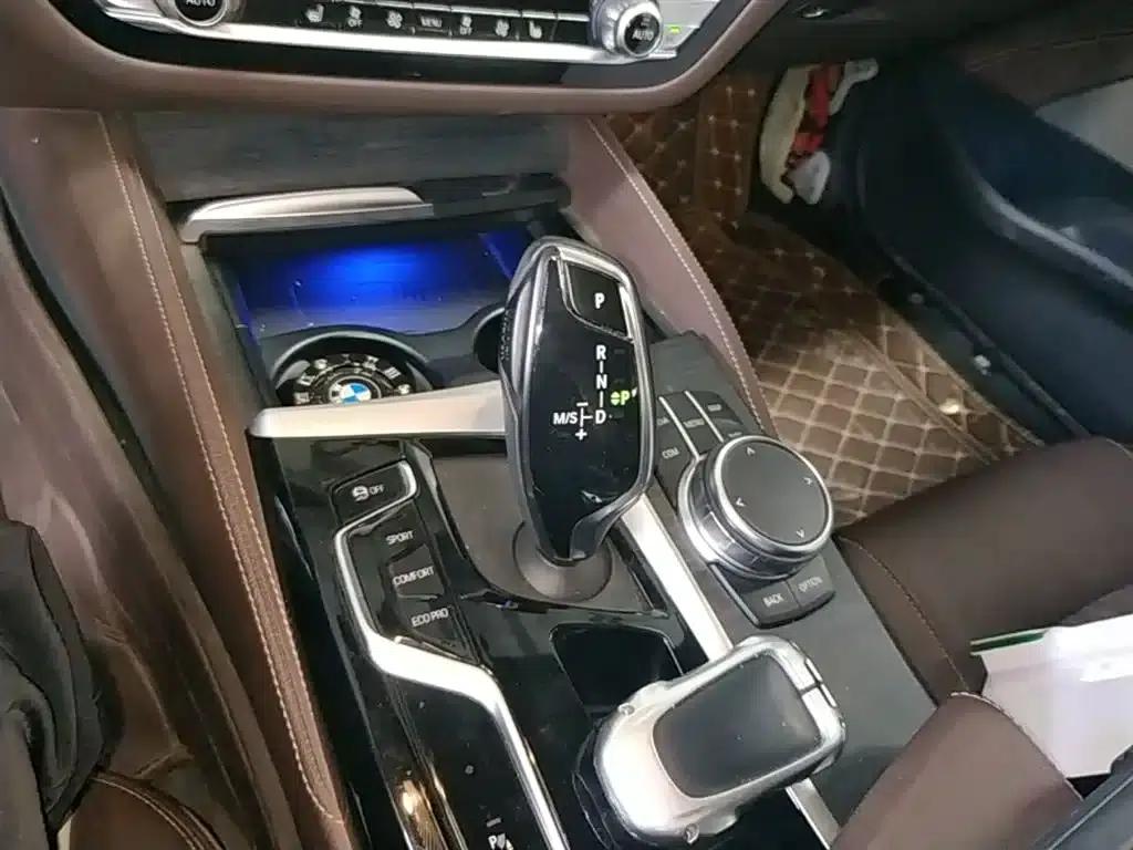 2023 BMW 5 Series 530Li Leading Edition M Sport Package — миниатюра 14