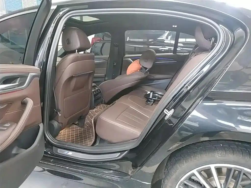 2023 BMW 5 Series 530Li Leading Edition M Sport Package — миниатюра 17