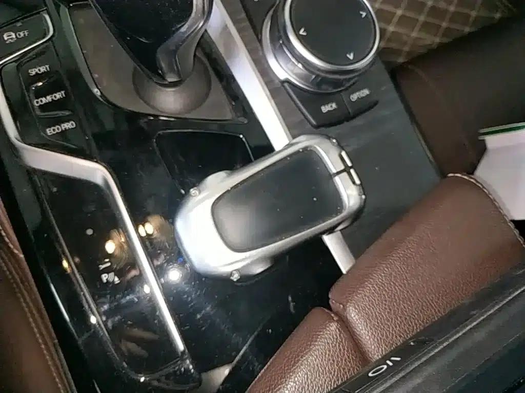 2023 BMW 5 Series 530Li Leading Edition M Sport Package — миниатюра 9