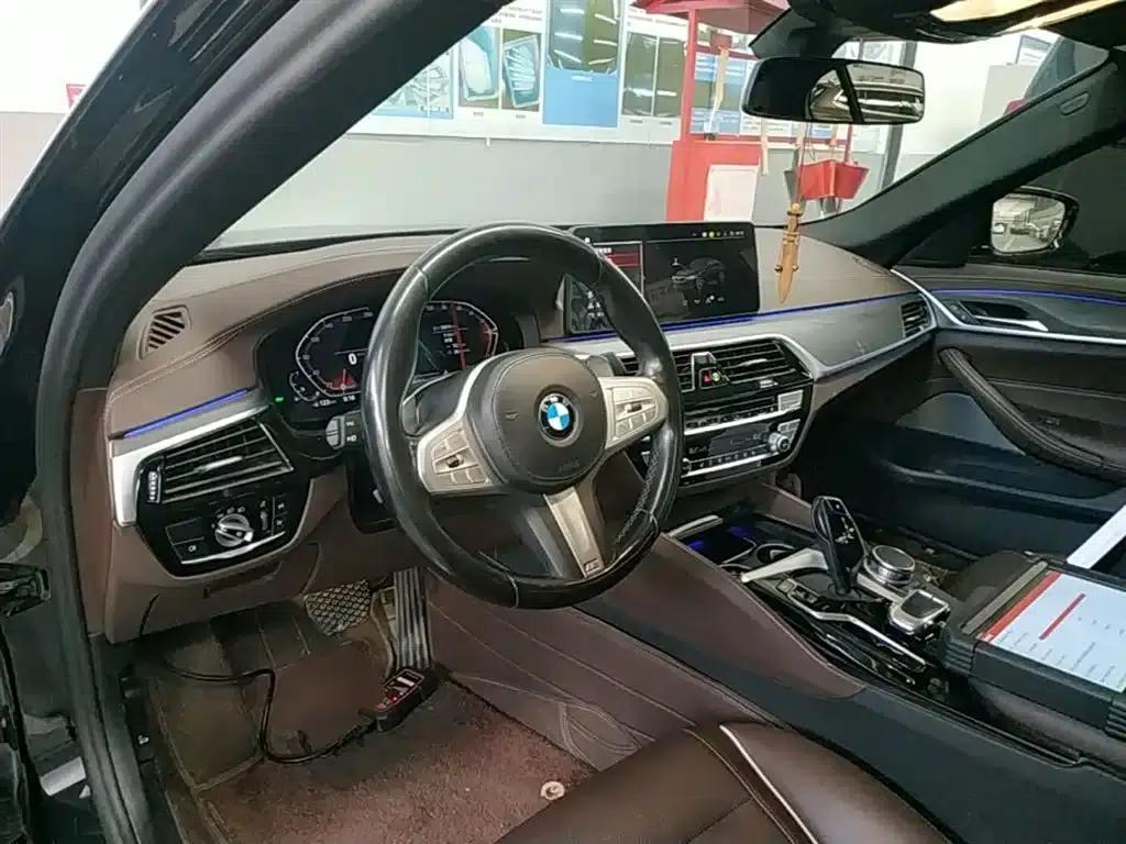 2023 BMW 5 Series 530Li Leading Edition M Sport Package — миниатюра 10