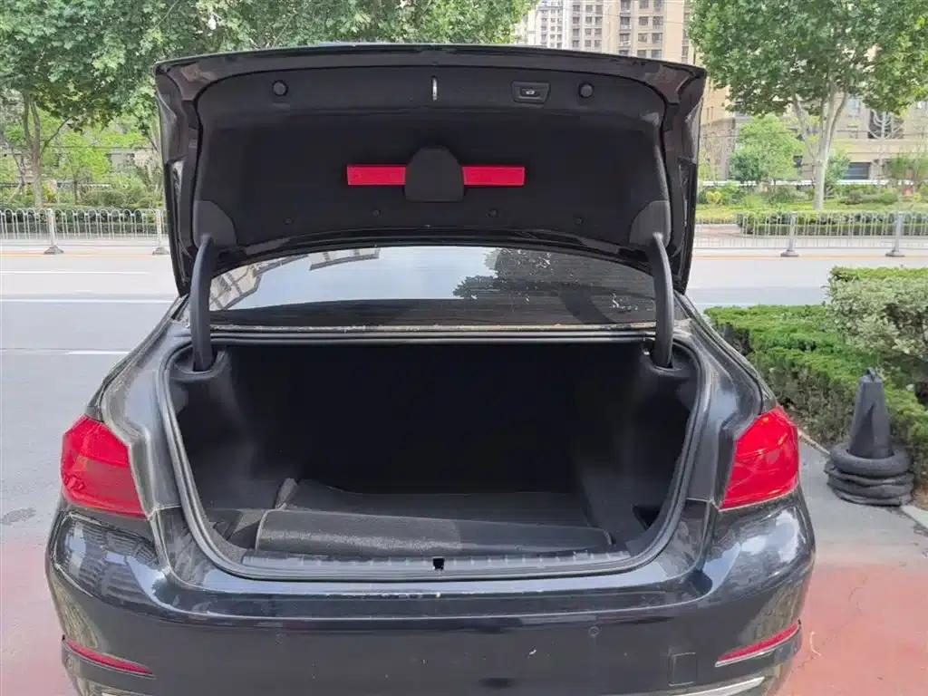 2020 BMW 5 Series 525Li Luxury Package — миниатюра 19