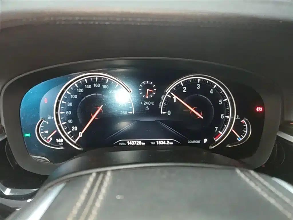 2018 BMW 5 Series 525Li M Sport Package — миниатюра 12