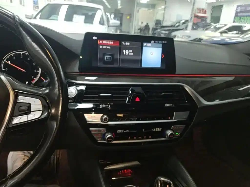 2018 BMW 5 Series 525Li M Sport Package — миниатюра 13