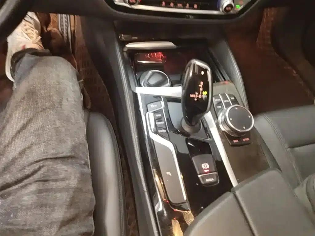 2018 BMW 5 Series 525Li M Sport Package — миниатюра 14