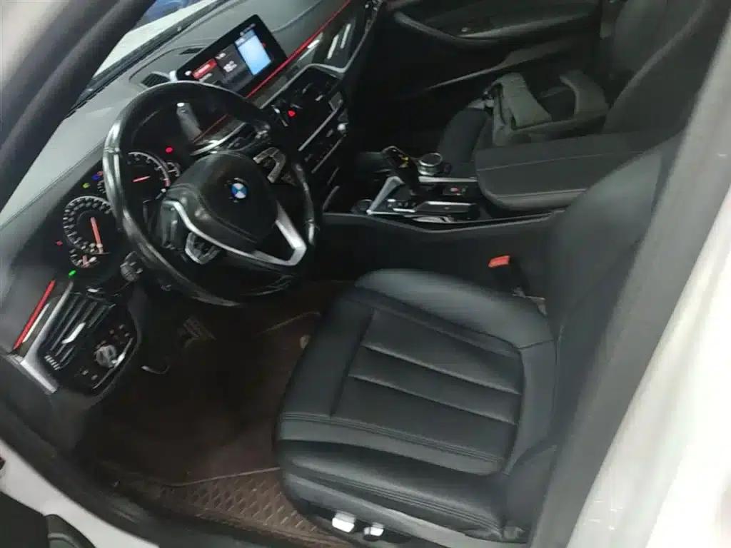 2018 BMW 5 Series 525Li M Sport Package — миниатюра 15