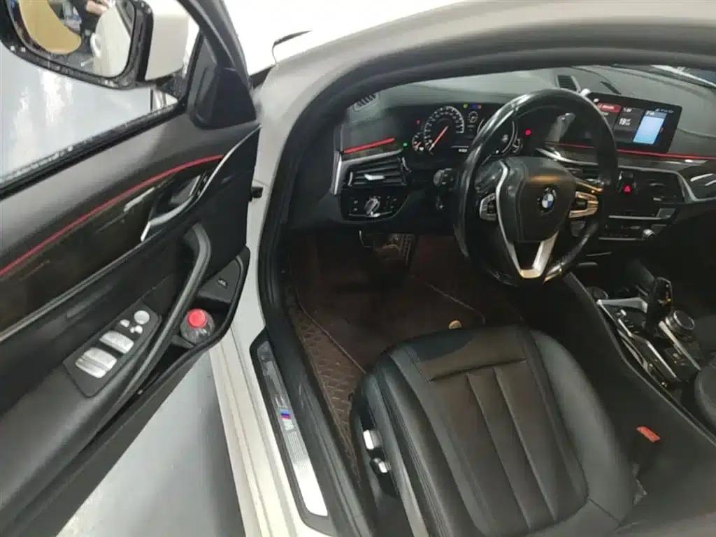 2018 BMW 5 Series 525Li M Sport Package — миниатюра 16
