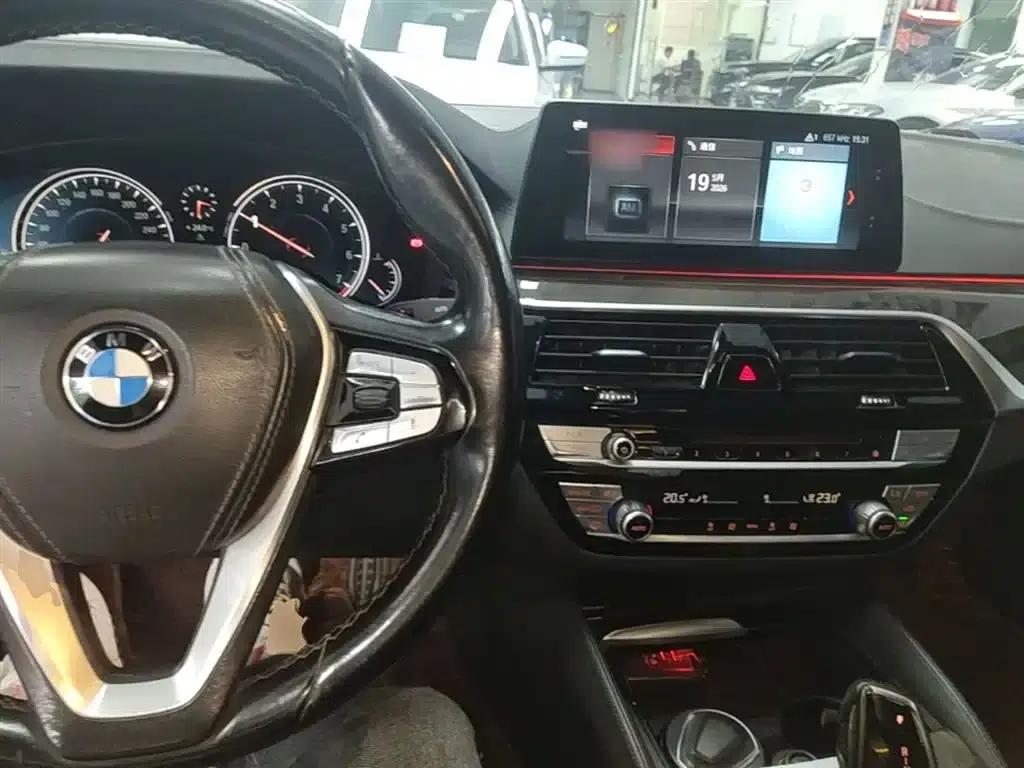 2018 BMW 5 Series 525Li M Sport Package — миниатюра 10